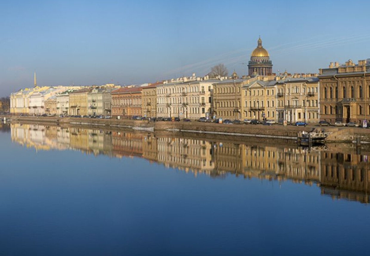 Санкт-Петербург здания на набережной реки Нева