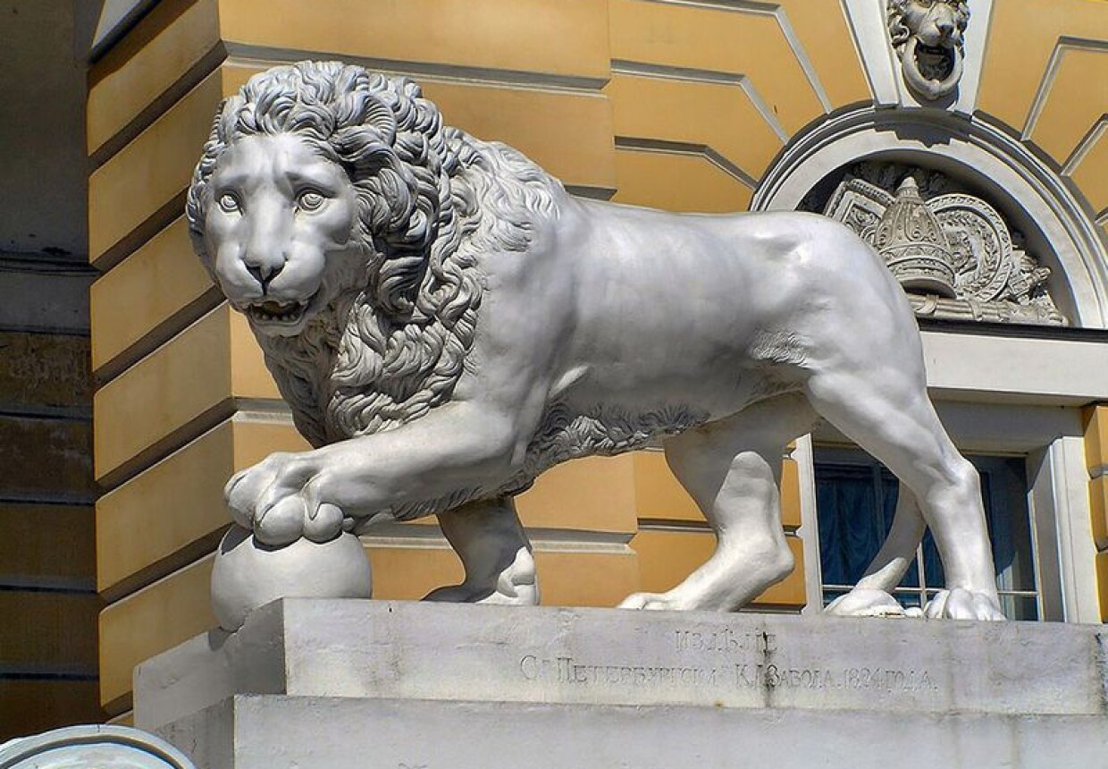 Михайловский дворец львы