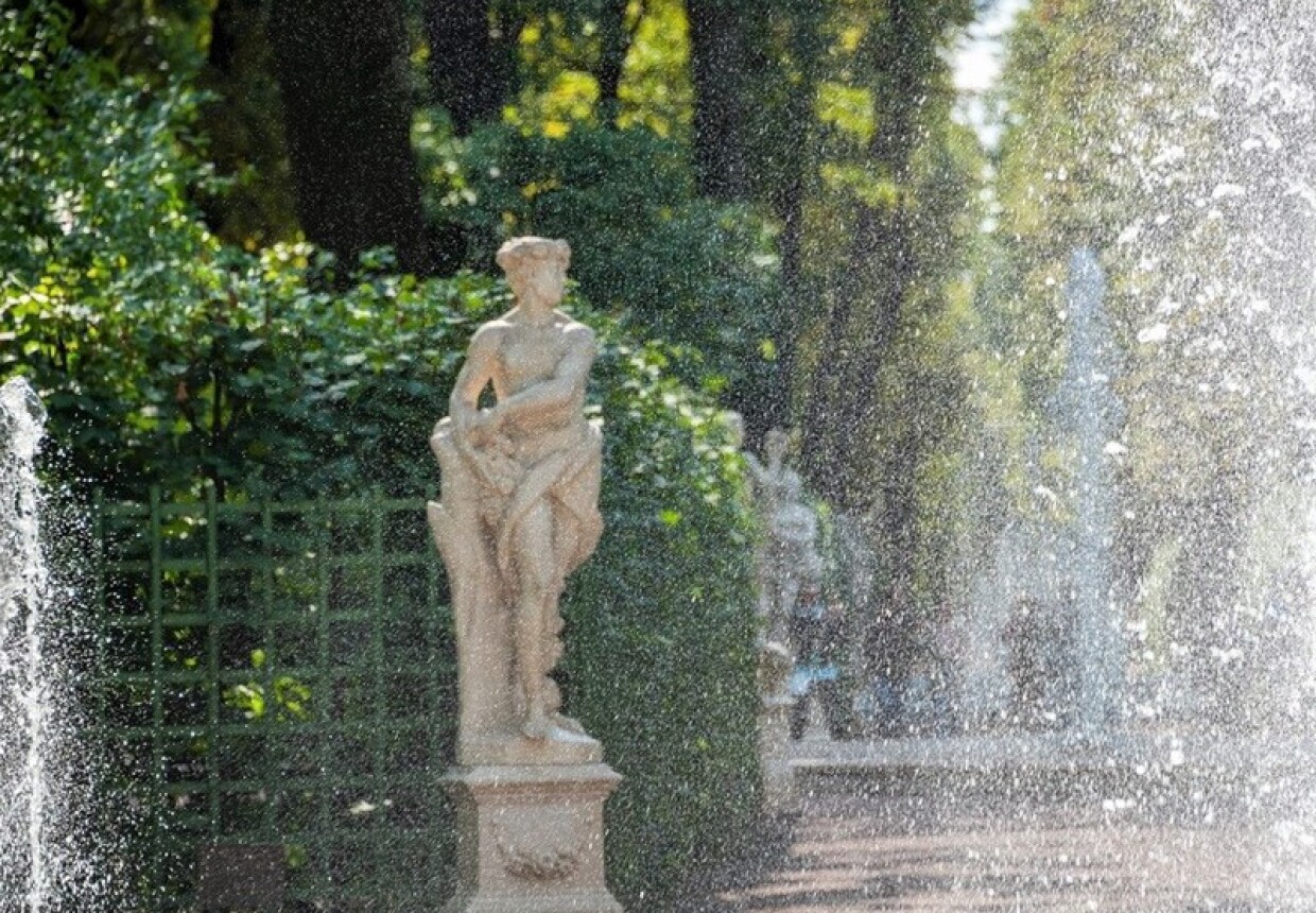 Греческий петербург. Фотосессия в летнем саду. Санкт-Петербург прогулка. СПБ летний сад 1920x1080.